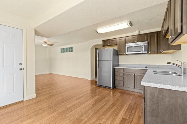 Building Photo - 4334 Vineyard Terrace