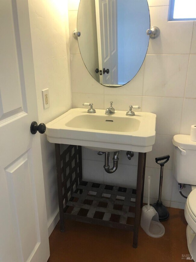 Building Photo - 334 Ridgway Ave