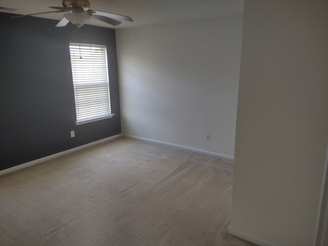 Building Photo - ****MOVE IN SPECIAL****Two Story, Five Bed...