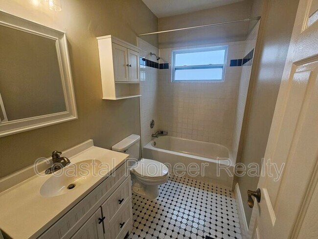 Building Photo - 209 S Westland Ave