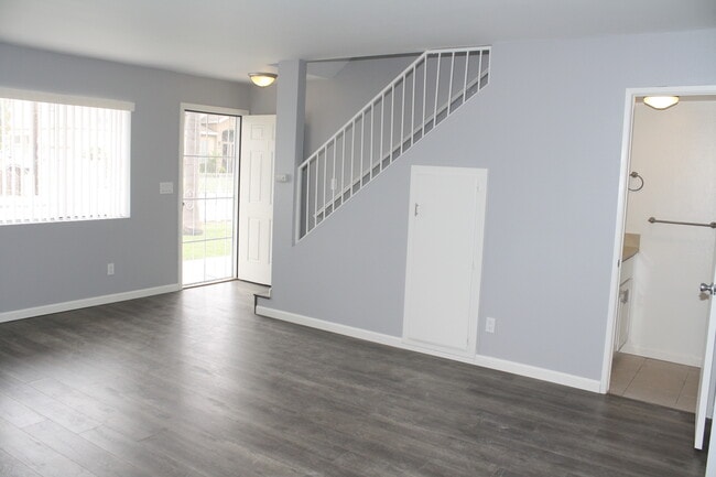 Building Photo - 20703 Roseton Ave