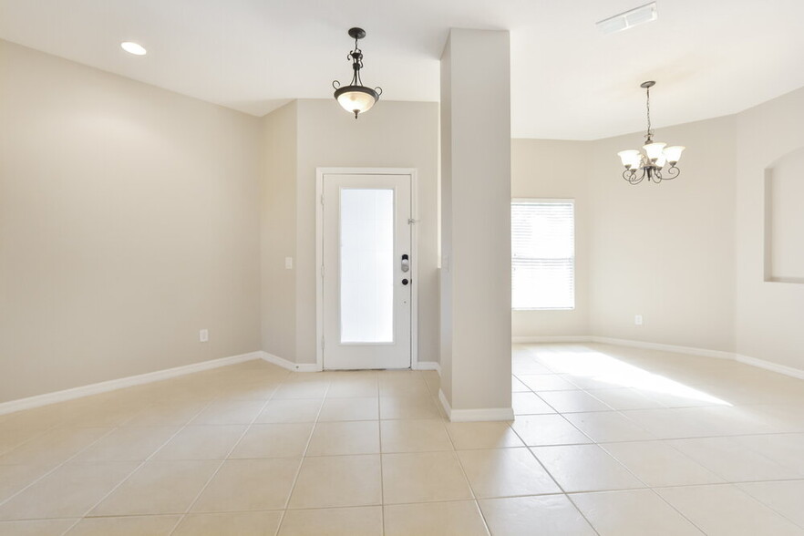 Building Photo - 1304 Travertine Terrace