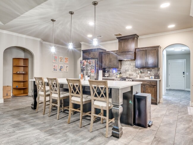 Building Photo - 2606 W Baton Rouge Pl