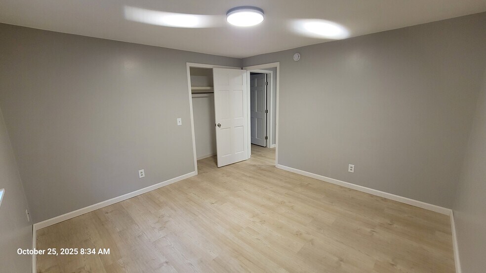 Building Photo - 1038 9th St