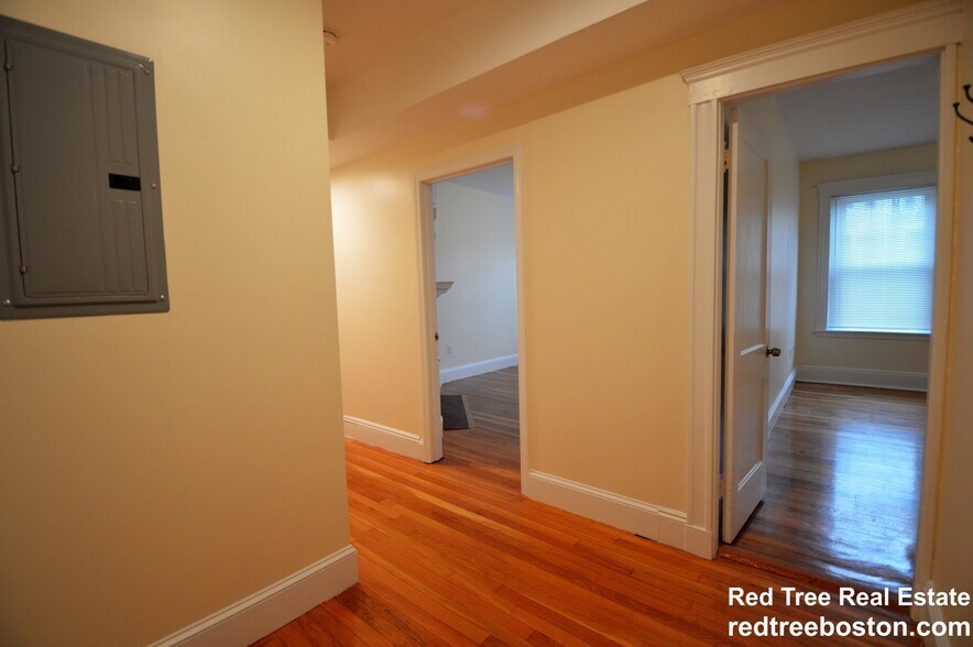 Building Photo - 191 Winthrop Rd