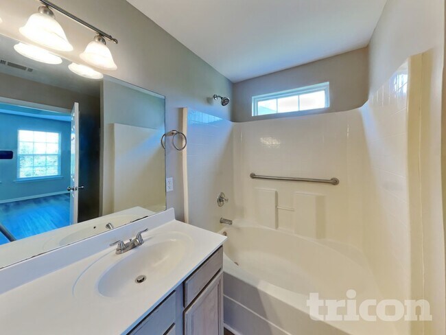 Building Photo - 1889 Olive Cir