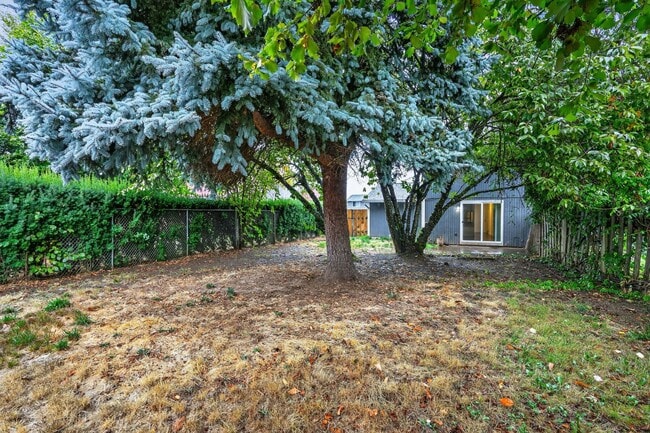 Building Photo - 2865 N Clark Ct