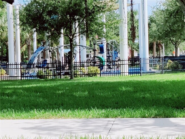 Building Photo - 805 NW 3rd Terrace