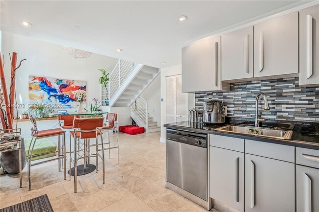 Building Photo - 7700 Collins Ave