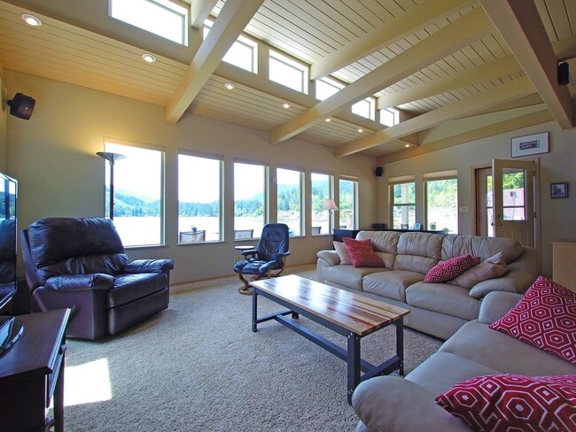Building Photo - Lake Sutherland Home For Lease!