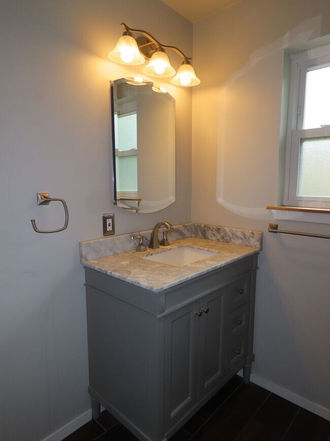 Building Photo - Cozy 3 Bedroom 2 Bathroom In Tyler!!