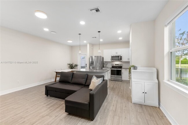 Building Photo - 2917 Olivia Ave