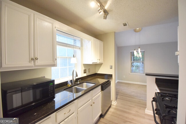 Building Photo - 571 N Fairfield Dr