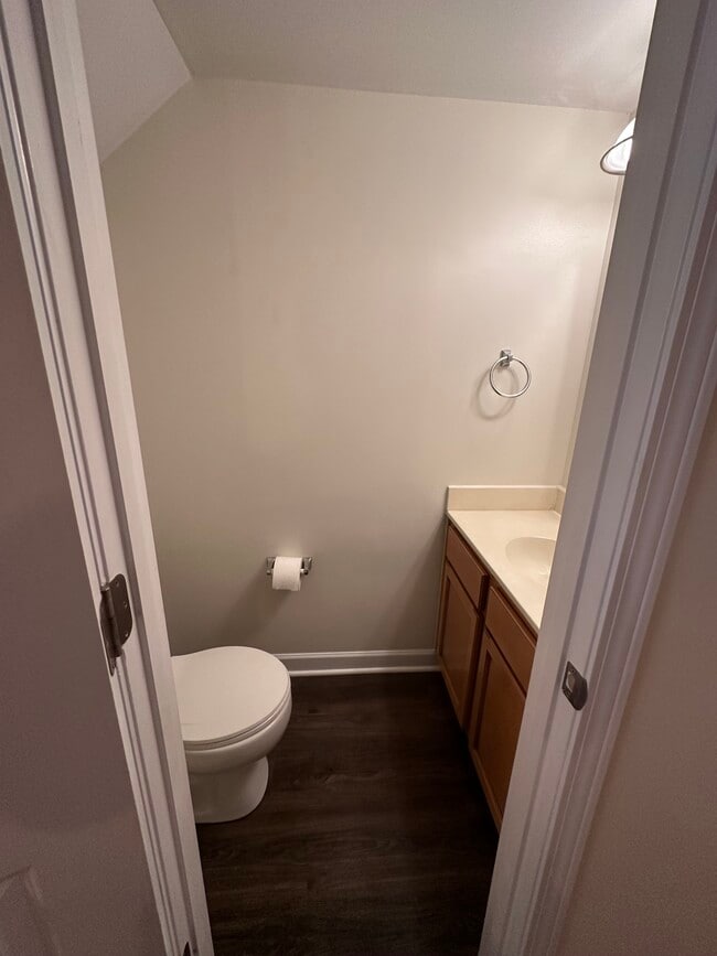 Half bath - 1215 Green Oaks Ln