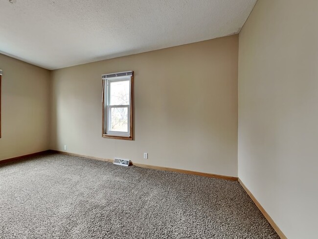 Building Photo - WINTER SPECIAL!! 3 Bedroom, 1 Bathroom Hou...