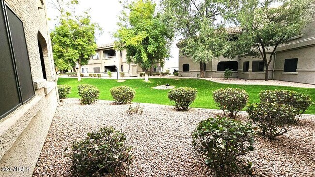 Building Photo - 15225 N 100th St