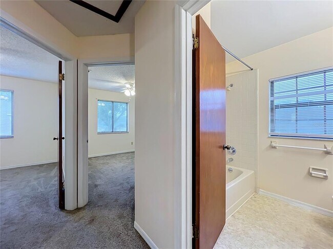 Building Photo - 4119 Waterview Loop