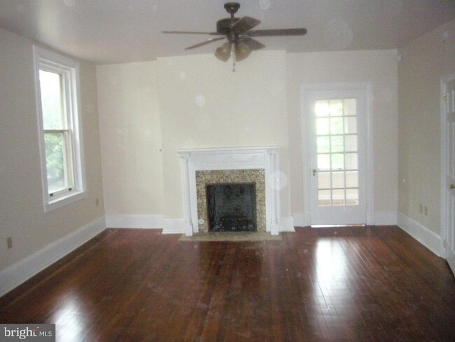 Building Photo - 308 S Church St