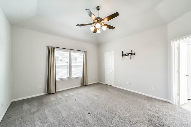 Building Photo - 13030 Laura Lake Dr