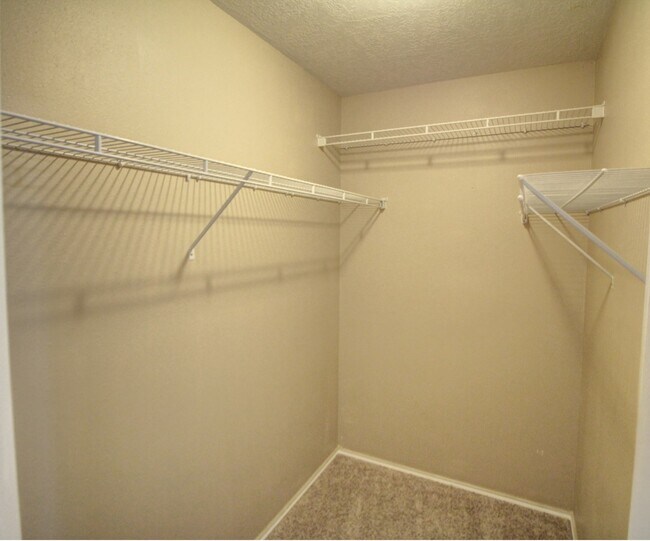 Building Photo - 1430 Hade Falls Ln