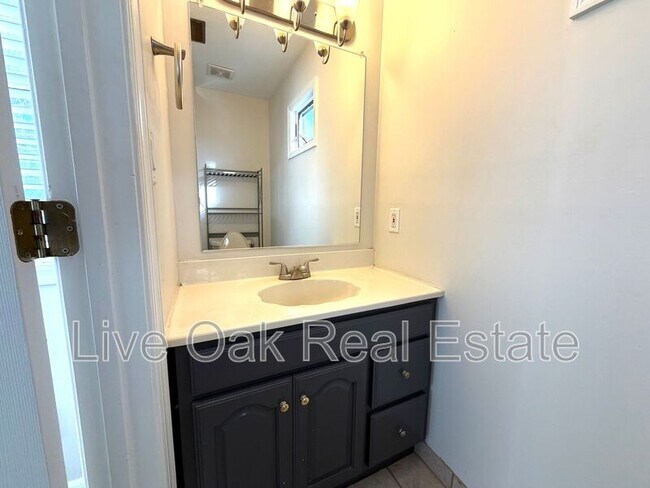 Building Photo - 4490 Lookout Rd