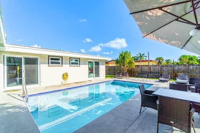 Building Photo - 3624 SW 22nd St