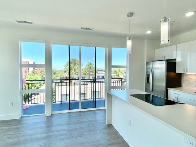 Building Photo - 3500 S Corona St