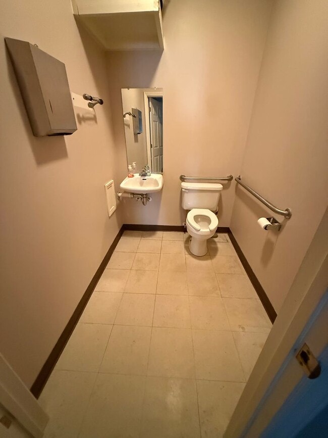 Building Photo - 131 Dublin Square Rd