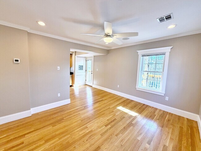 Building Photo - 37 Fenton St