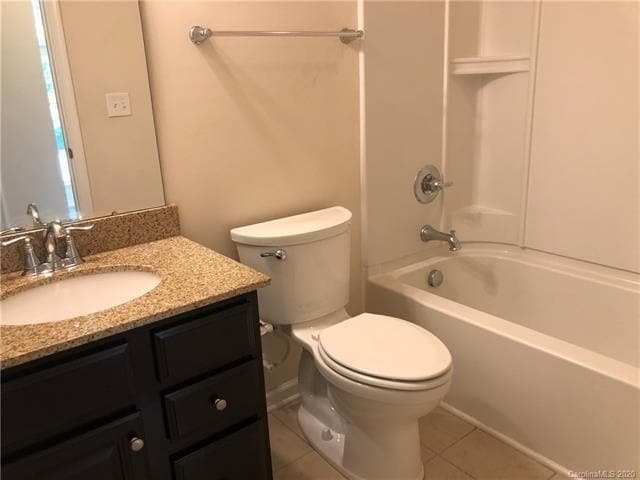 Building Photo - 2501 Silverthorn Dr