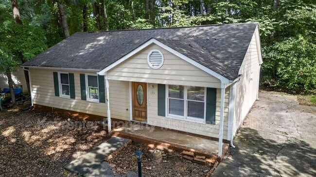 Building Photo - 151 Laura Ave