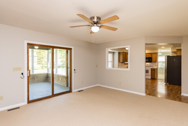 Building Photo - 5558 Parker Hill Ln