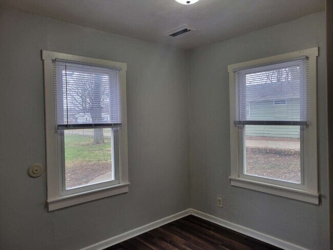 Building Photo - Your Next Home Awaits: 3 Bed 1 Bath Family!