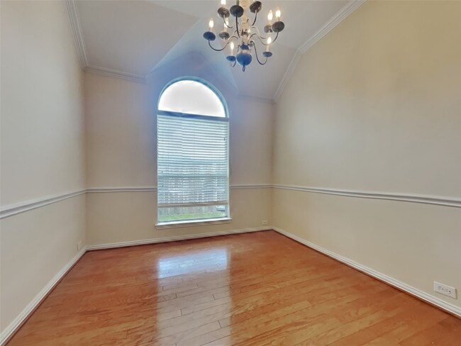 Building Photo - 3009 Fallbrook Ct