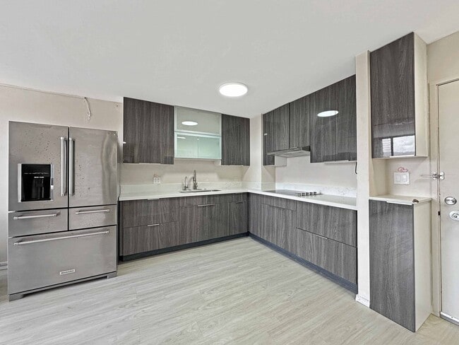 Primary Photo - Salt Lake: 1 Bed, 1 Bath Condo w/ 1 Parkin...