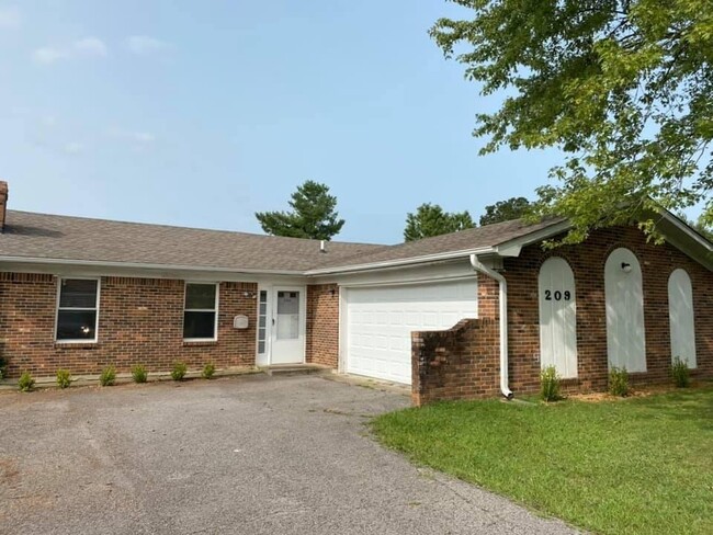 Primary Photo - 209 Boone Trace