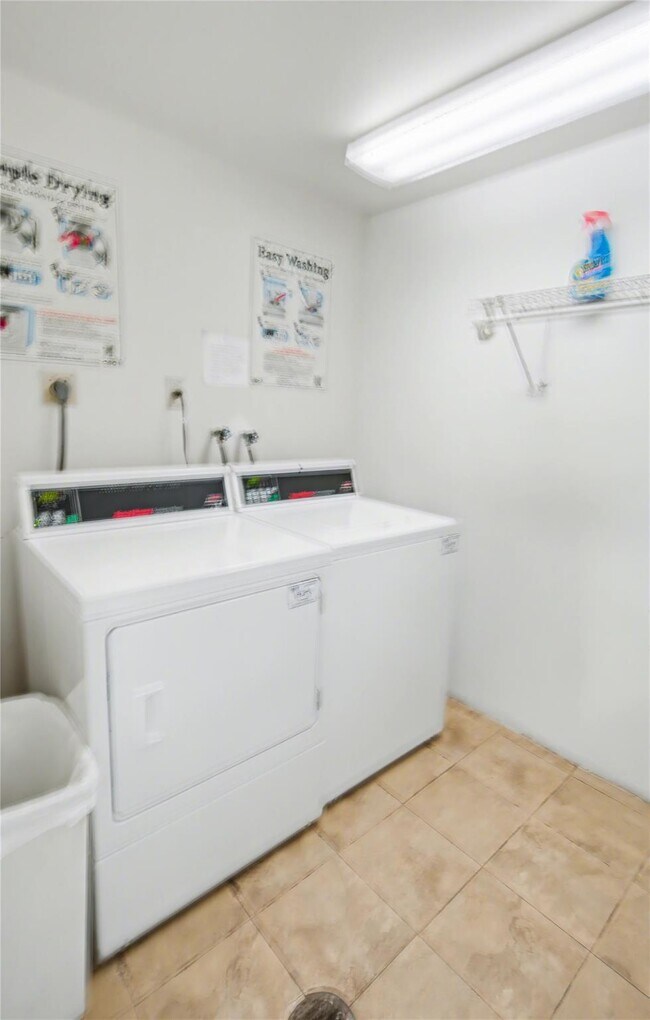 Building Photo - 801 N Ocean Blvd