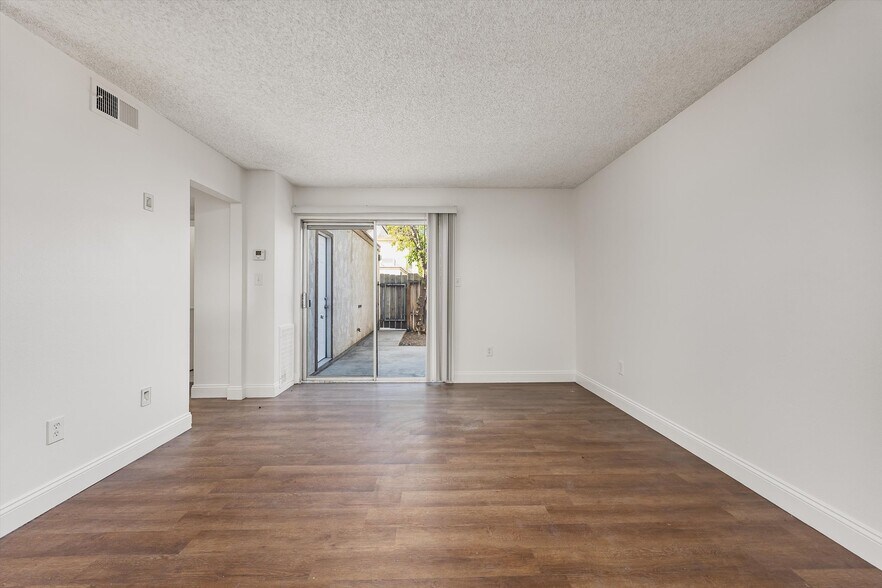 Building Photo - 4700 Nordic Dr