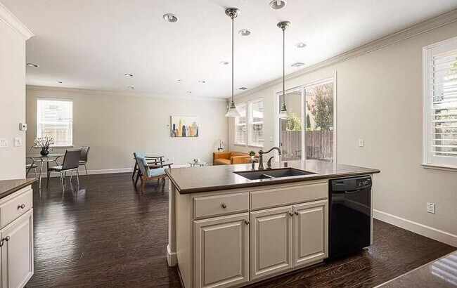 Building Photo - $4195.00 - Gorgeous and Ready for Move-In! Spacious 4 Br / 2.5 Ba in South Gilroy