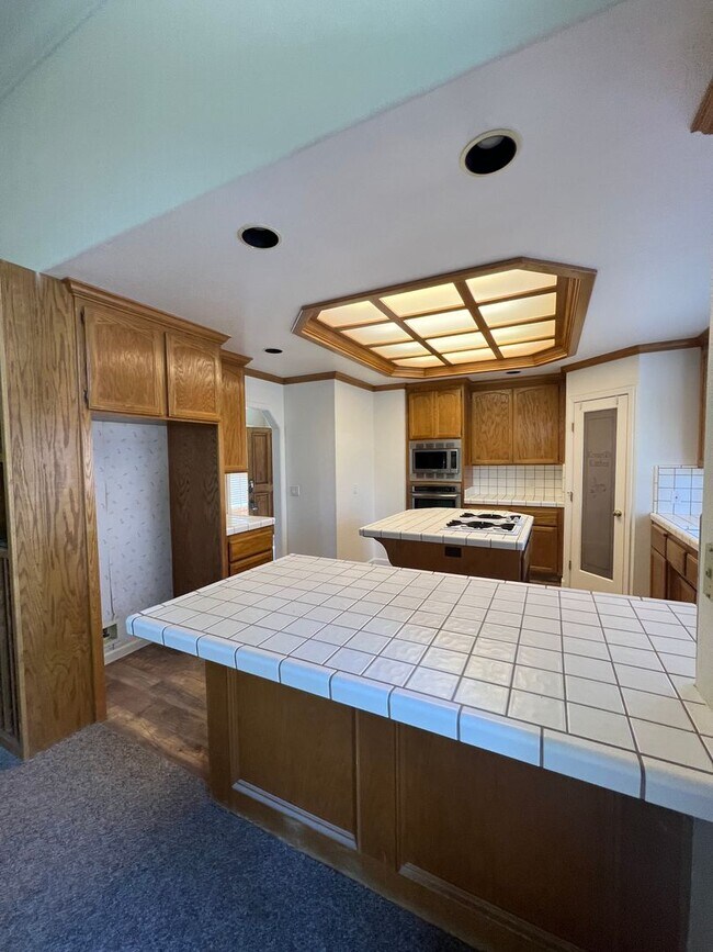 Building Photo - Single Story on Private Court in Gated Hillsborough, Granite Bay, CA