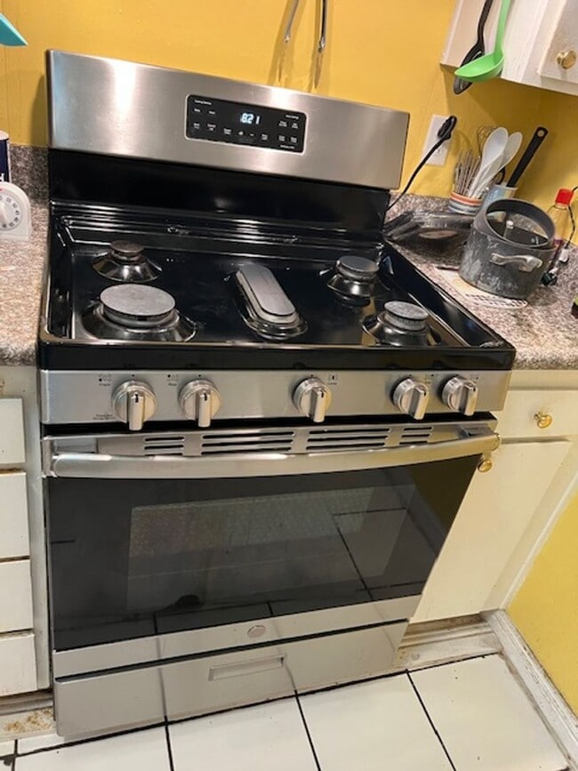 Building Photo - Beautifully remodeled 1 bedroom & 1 bath unit near Six Flags in Vallejo