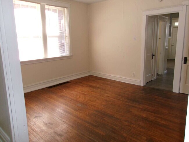Building Photo - ** MOVE IN SPECIAL** First-Floor Unit with Hardwood Floors & Spacious Living Areas