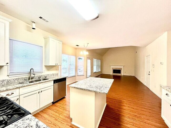 Building Photo - 3165 Maple Terrace Dr