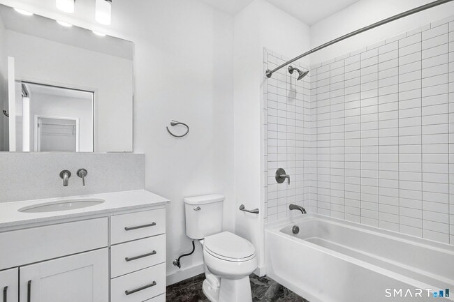 Building Photo - 19 Day St