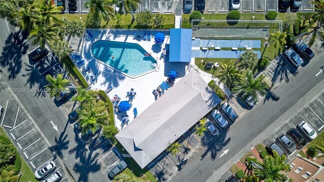 Building Photo - 470 Paradise Isle Blvd