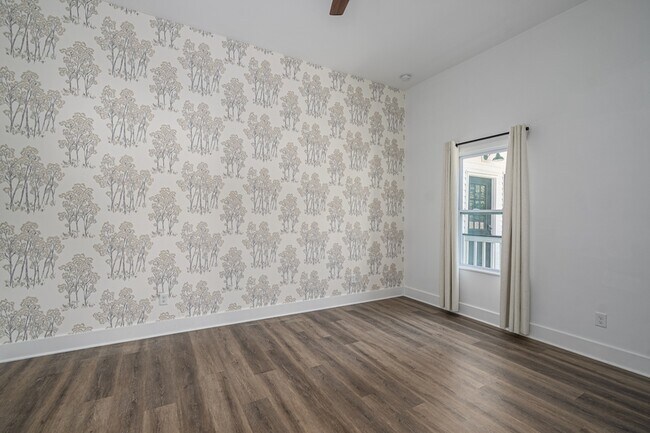 Building Photo - 637 E Anderson St