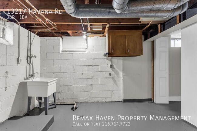 Building Photo - 13217 Havana Rd, Garfield Hts - Spacious 3...