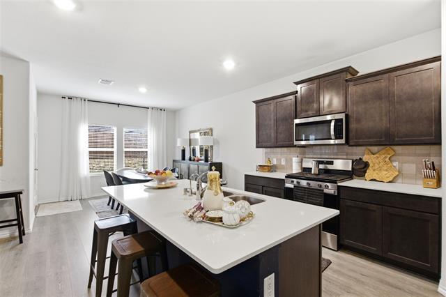 Building Photo - 807 Cormorant St