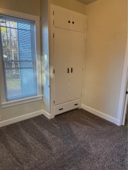 Building Photo - 526 McClellan St