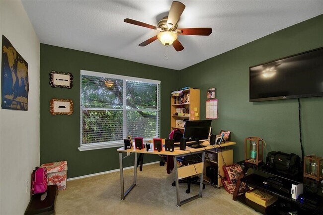 Building Photo - 615 Salma Ct